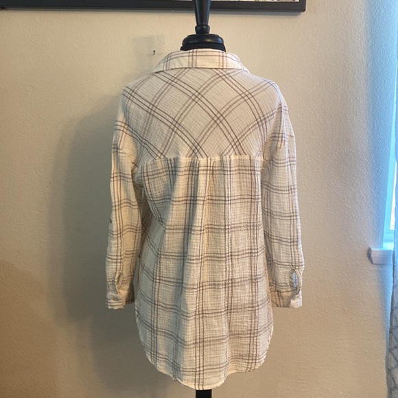 White button up - Picture 5 of 7